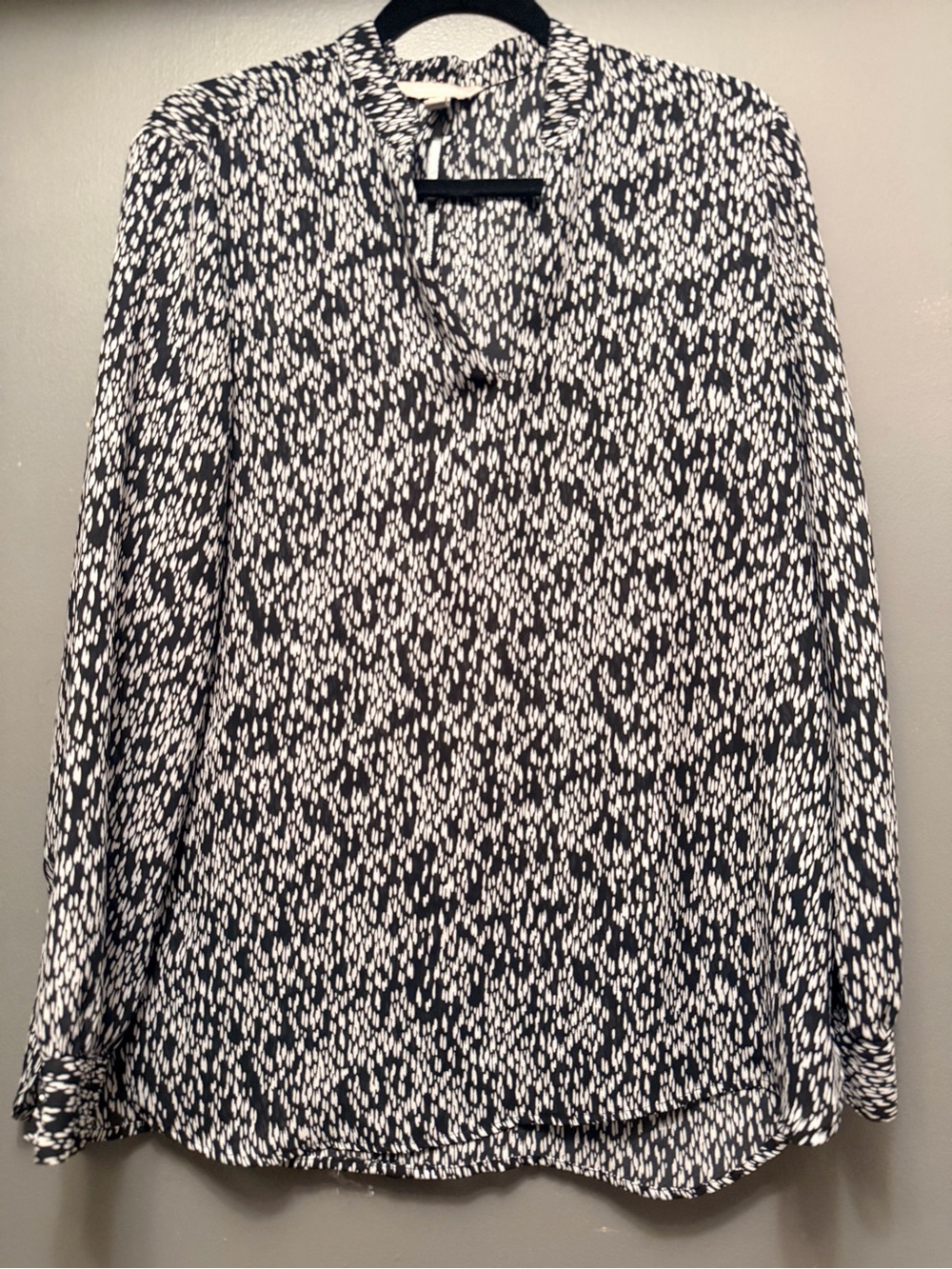 Banana Republic Black and White Speckle Print Blouse Medium            Lot C-D